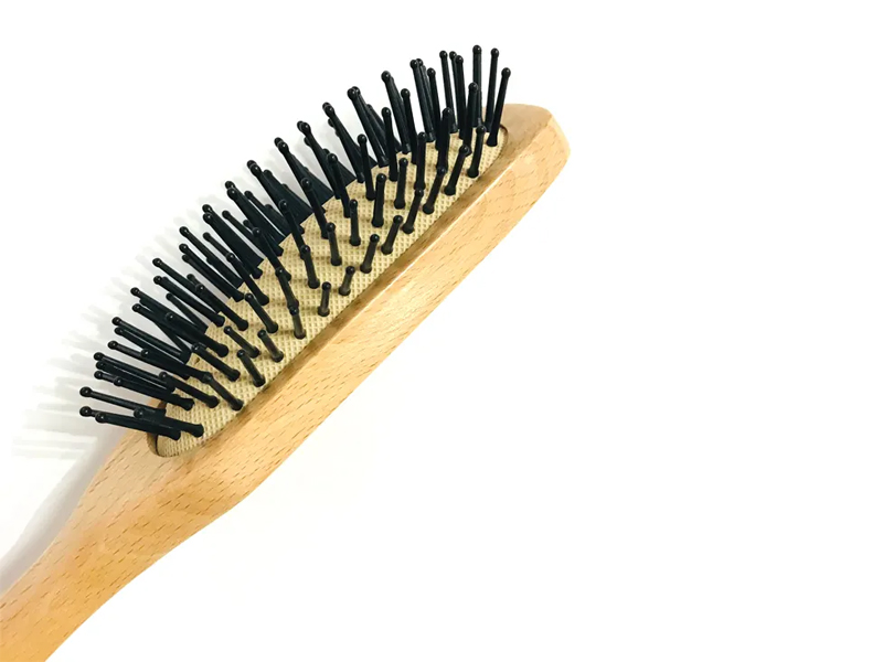 Cepillo de pelo con cojín para desenredar de madera para hombres