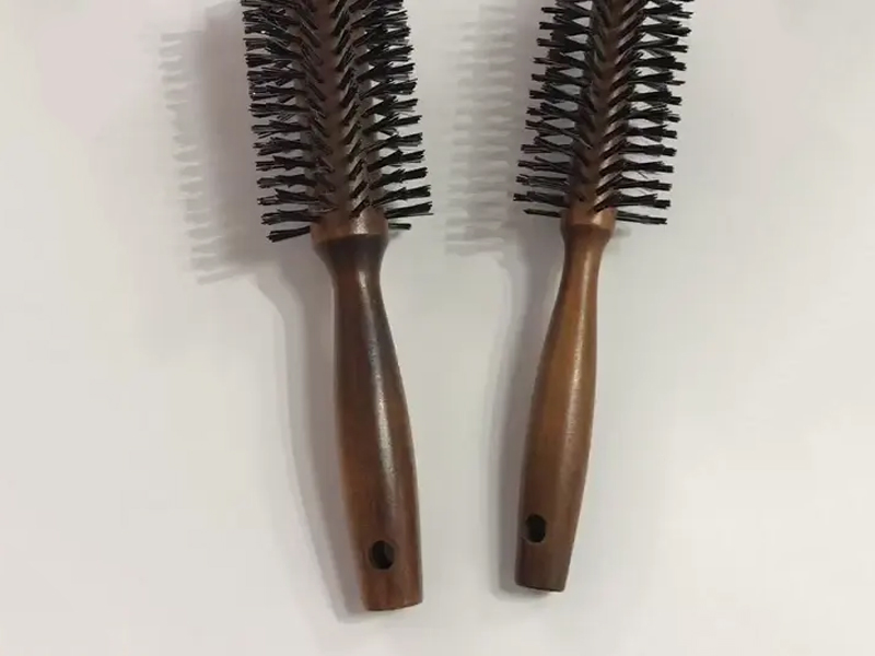 Cepillo de pelo redondo de madera