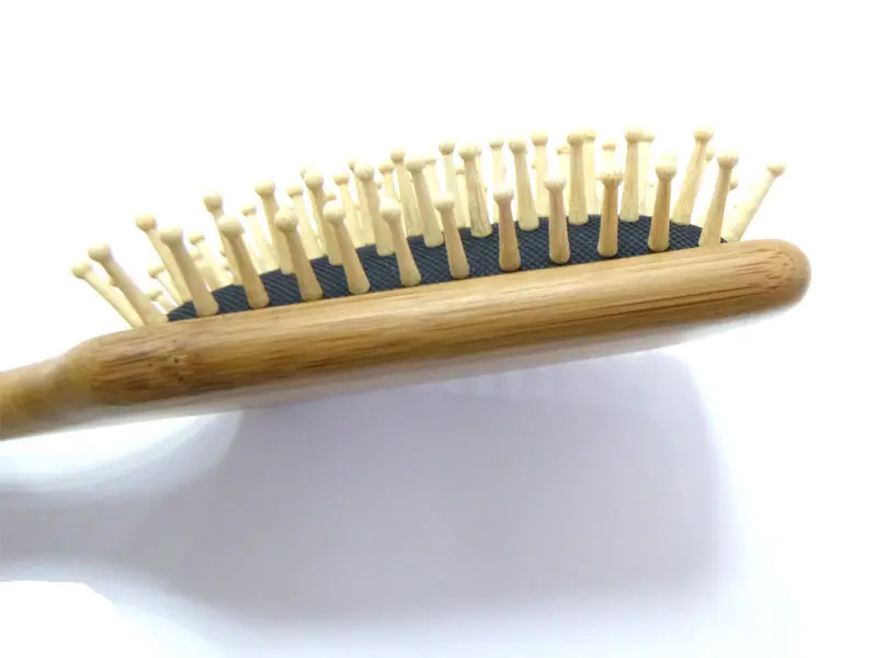 Cepillo de pelo desenredante de bambú