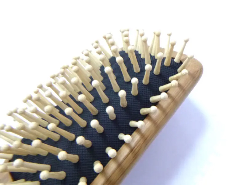 Cepillo de pelo desenredante de bambú