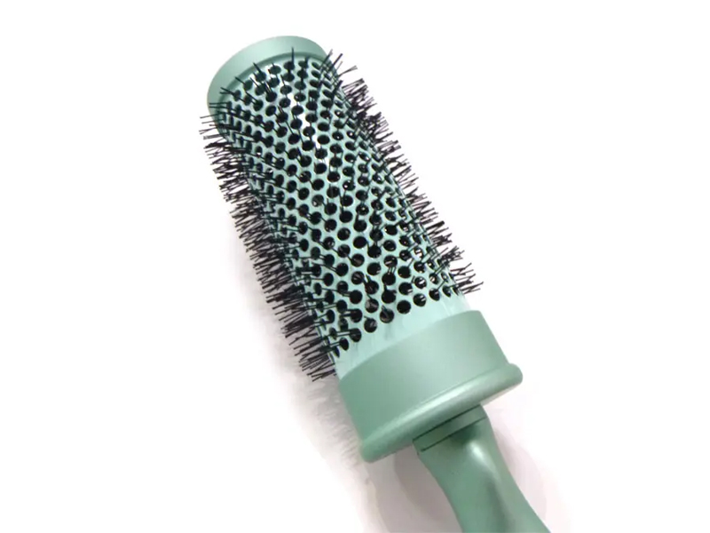 Cepillo de pelo redondo con revestimiento de goma suave al tacto