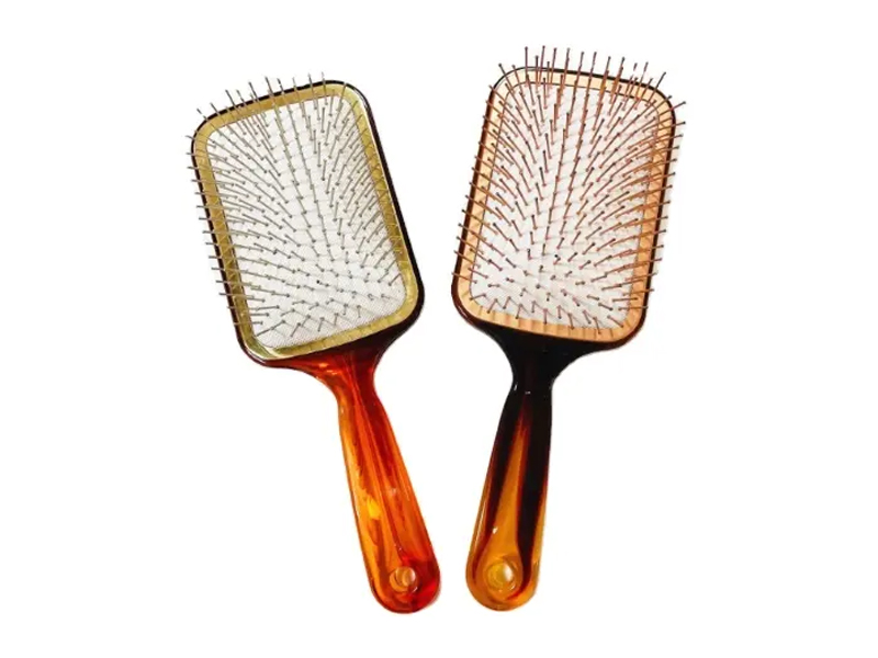 Cepillo de pelo de paleta de color ámbar con pasadores de metal