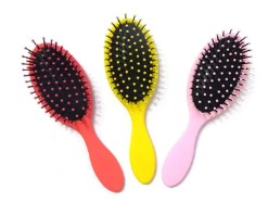¿Los peines de plástico causarán rotura del cabello?
