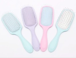 ¿El cepillo para desenredar el cabello generará electricidad estática durante su uso?