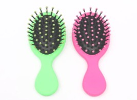 ¿Qué tan duradero es el mini cepillo de plástico para el cabello?